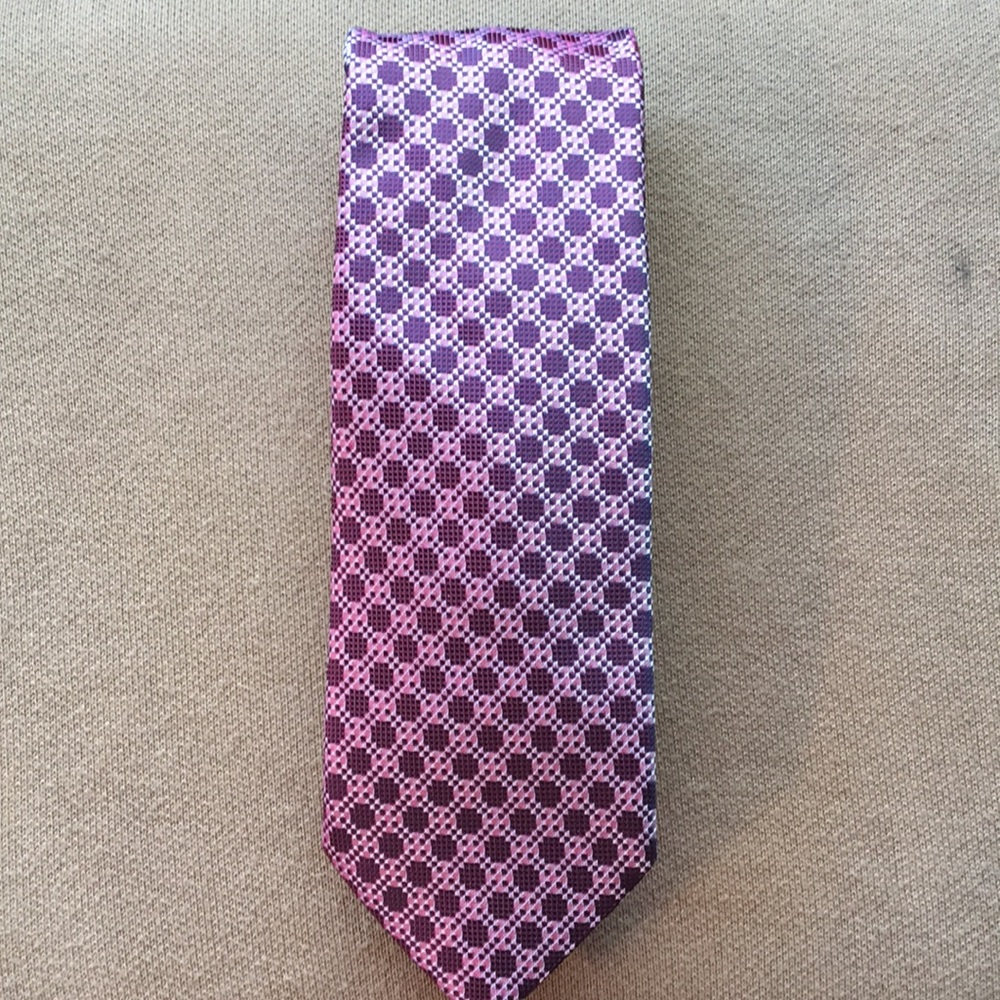 Hugo Boss merlot and mauve octagon print tie